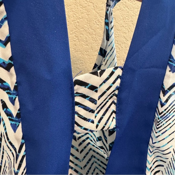 EUC A’Gaci Open Back Hi-Lo Chevron Sleeveless Top - Picture 6 of 10